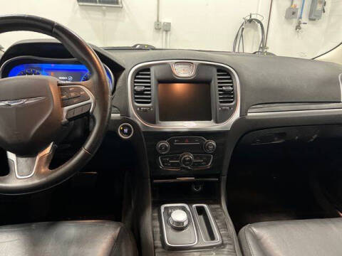 2016 Chrysler 300 Limited