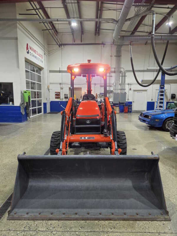 2021 Kubota M62  Tractor  Loader  Backhoe