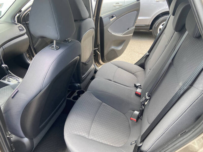 2013 Hyundai Accent SE