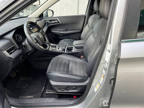 2024 Mitsubishi Outlander SE