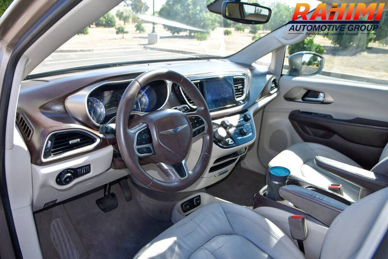 2017 Chrysler Pacifica Touring-L