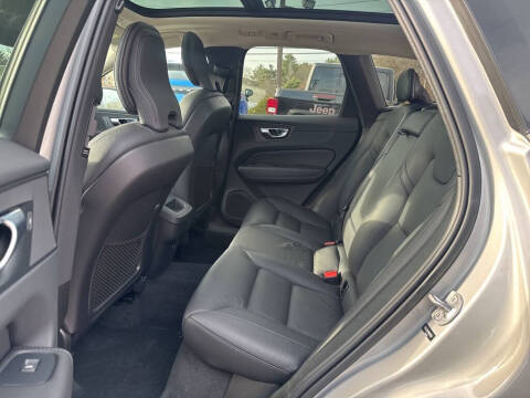 2022 Volvo XC60 B5 Momentum