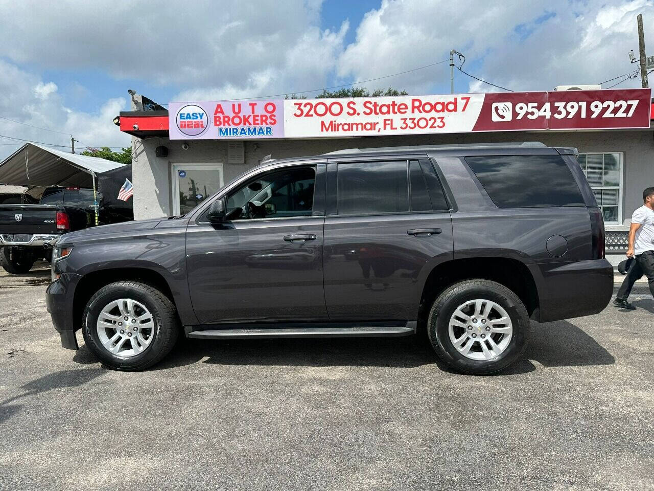 2018 CHEVROLET Tahoe SUV / Crossover - $30,995
