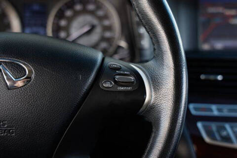 2017 Infiniti Q70 3.7