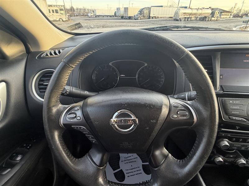 2017 Nissan Pathfinder SV