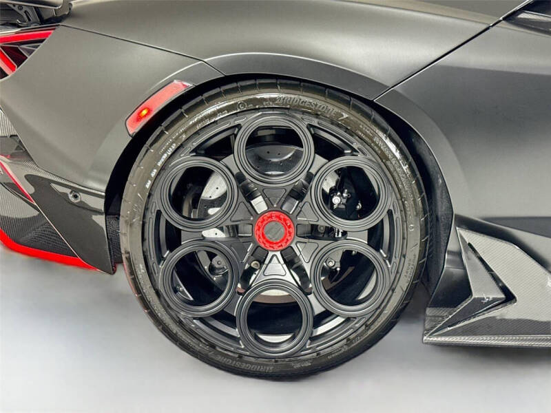 2024 Lamborghini Revuelto