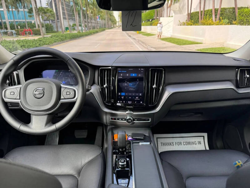 2025 Volvo XC60 B5 Core Dark Theme