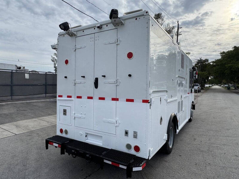 2016 Freightliner MT45 Chassis
