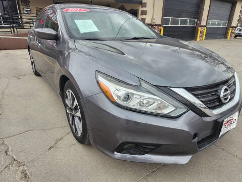 2017 Nissan Altima for sale at El Pueblo Auto Sales in Des Moines IA
