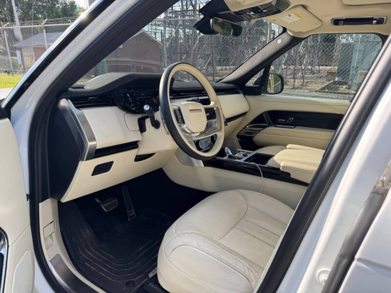 2023 Land Rover Range Rover P530 SE