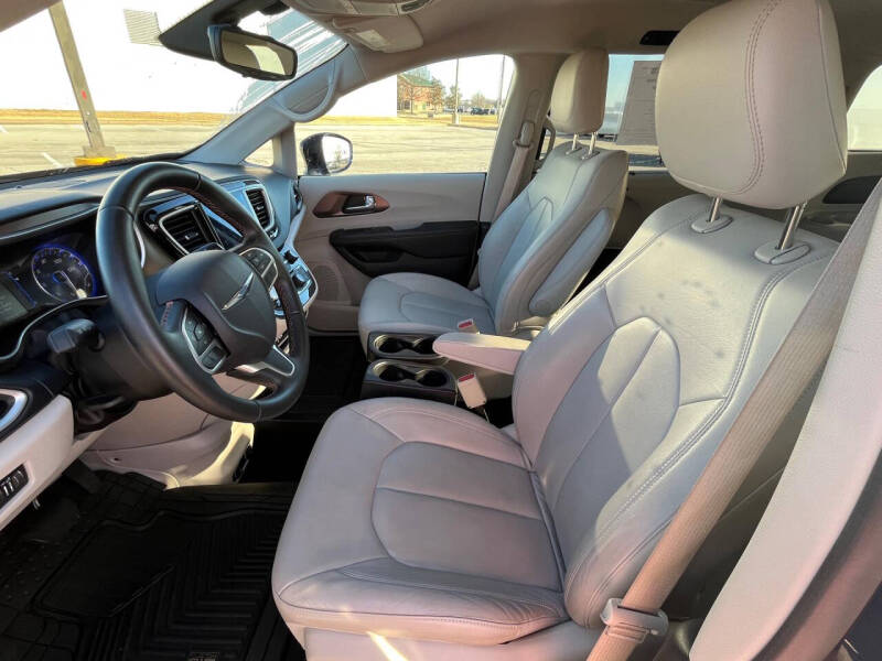 2017 Chrysler Pacifica Touring-L