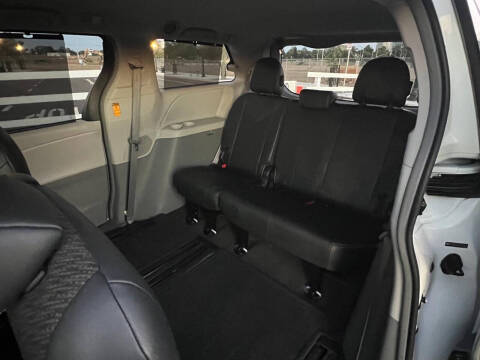 2014 Toyota Sienna SE 8-Passenger
