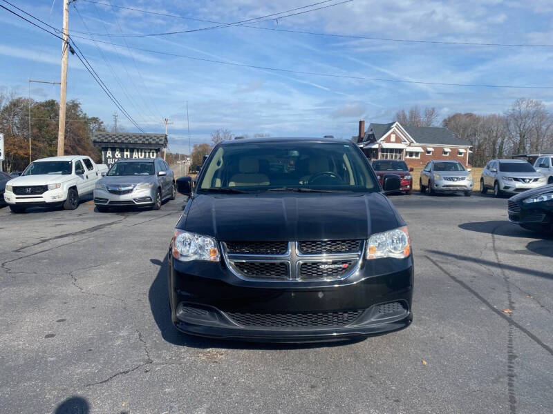 2015 Dodge Grand Caravan SXT photo 3