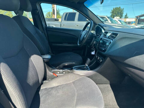 2013 Chrysler 200 LX