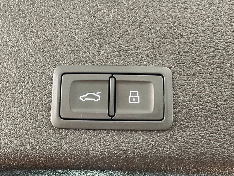 2019 Audi e-tron quattro Prestige