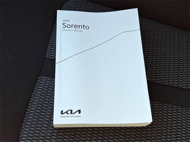 2025 Kia Sorento LX