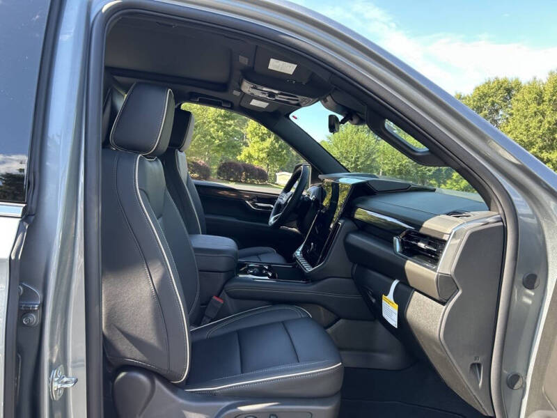 2025 GMC Yukon Elevation