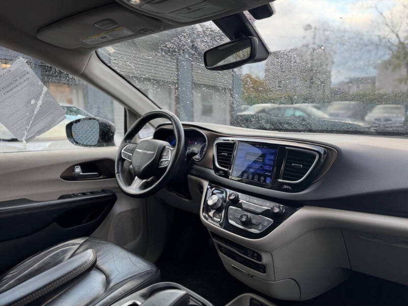 2017 Chrysler Pacifica Touring-L Plus