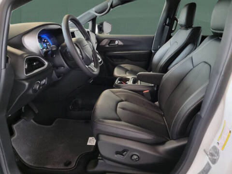 2027 Chrysler Pacifica LX