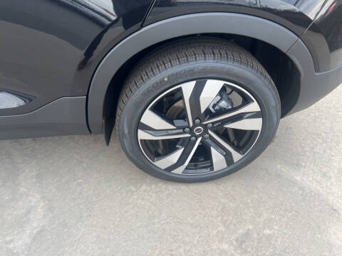 2025 Volvo XC40 B5 Ultra Dark Theme