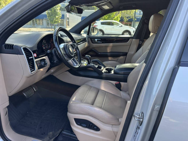 2023 Porsche Cayenne S