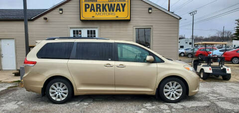 2011 Toyota Sienna for sale at Parkway Motors in Springfield IL