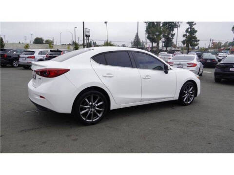 2018 Mazda MAZDA3 Touring