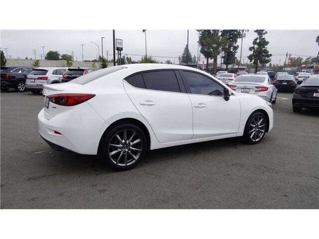 2018 Mazda MAZDA3 Touring