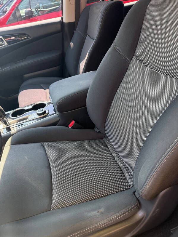2017 Nissan Pathfinder SV