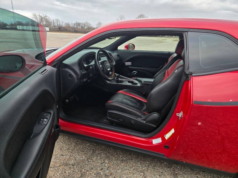 2016 Dodge Challenger SXT Plus