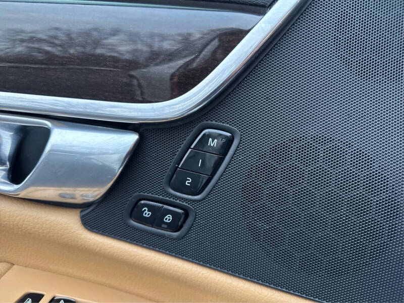 2019 Volvo S90 T6 Momentum