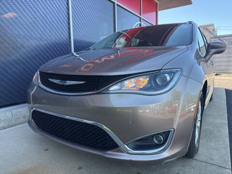 2017 Chrysler Pacifica Touring-L