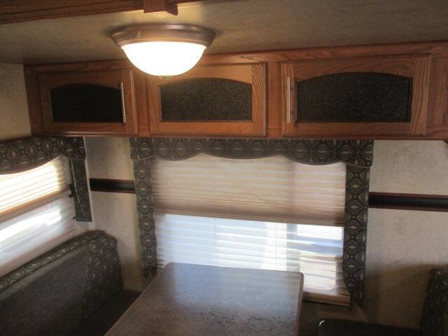 2016 Forest River Flagstaff Vlite 30WTBSK