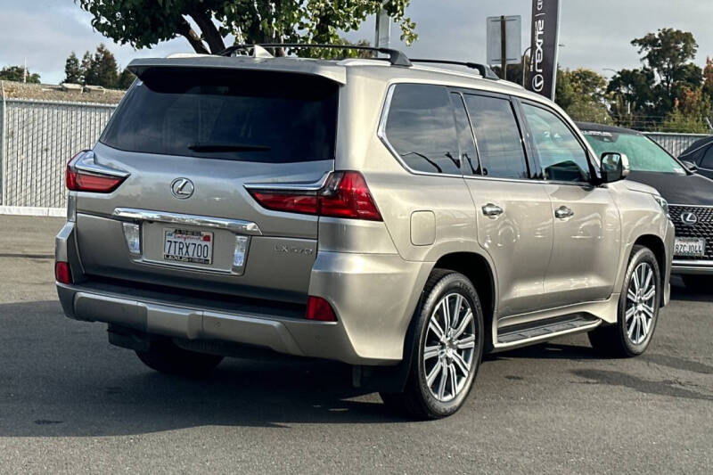 2017 Lexus LX 570