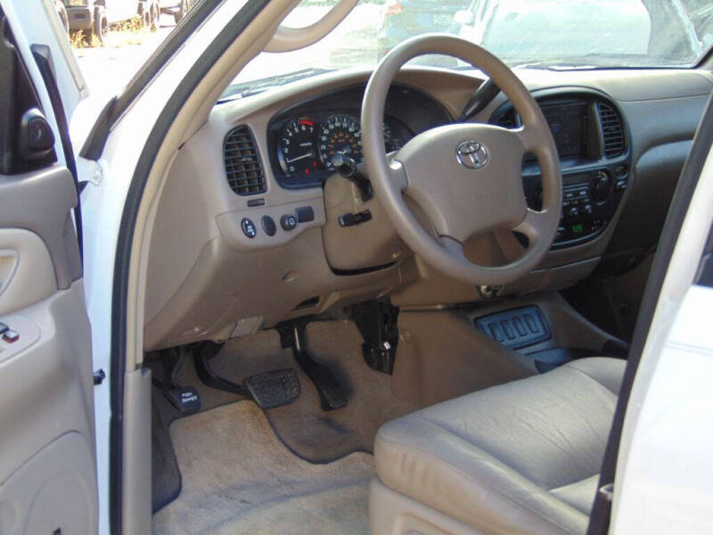 2005 Toyota Sequoia SR5