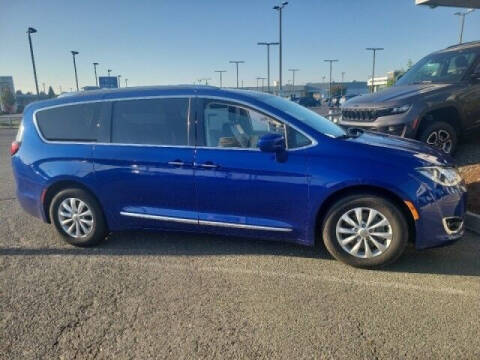 2018 Chrysler Pacifica for sale at Karmart in Burlington WA
