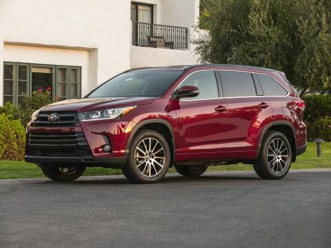 2019 Toyota Highlander for sale at CHEVROLET OF SMITHTOWN in Saint James NY