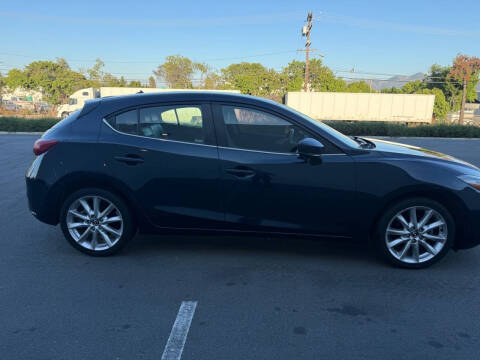 2017 Mazda MAZDA3 Touring