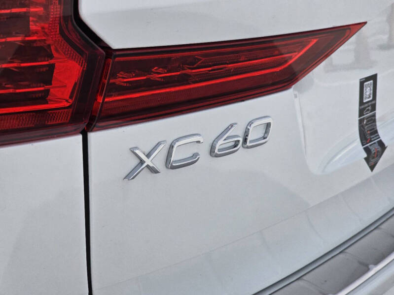 2025 Volvo XC60 B5 Plus Dark Theme