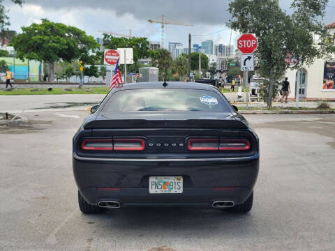 2018 Dodge Challenger SXT Plus