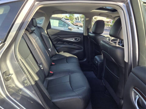 2015 Infiniti Q70 3.7