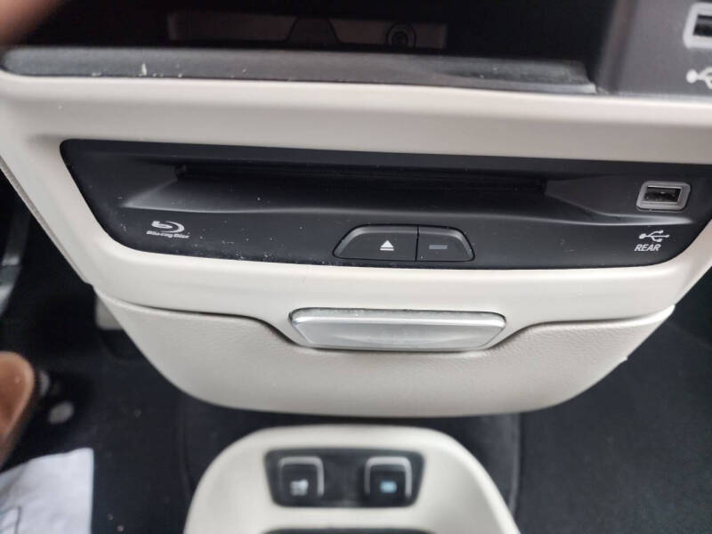 2017 Chrysler Pacifica Touring-L Plus