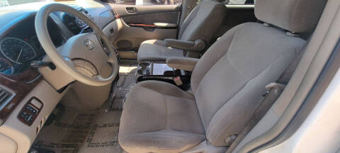 2004 Toyota Sienna LE 8 Passenger