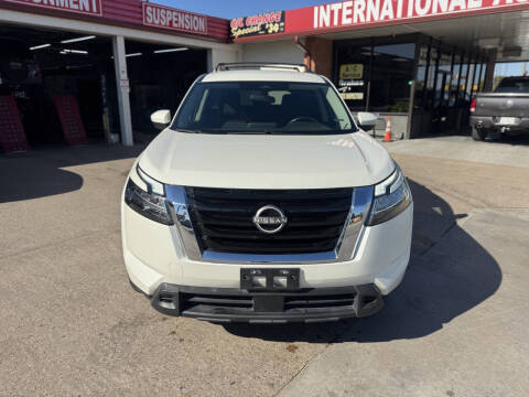 2022 Nissan Pathfinder SV