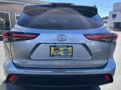 2022 Toyota Highlander LE