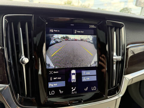 2017 Volvo S90 T6 Momentum