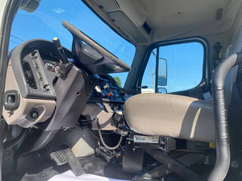 2009 Freightliner M2 106