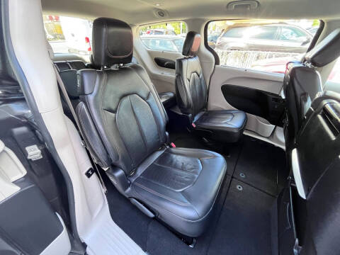 2017 Chrysler Pacifica Touring-L Plus