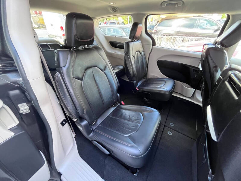 2017 Chrysler Pacifica Touring-L Plus