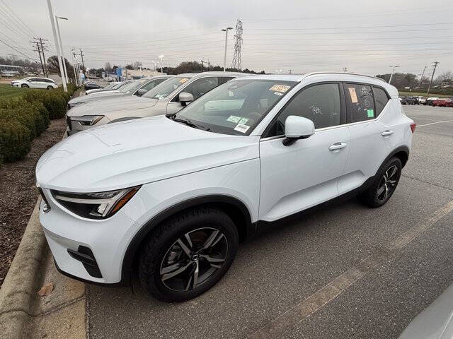 2025 Volvo XC40 B5 Core Bright Theme